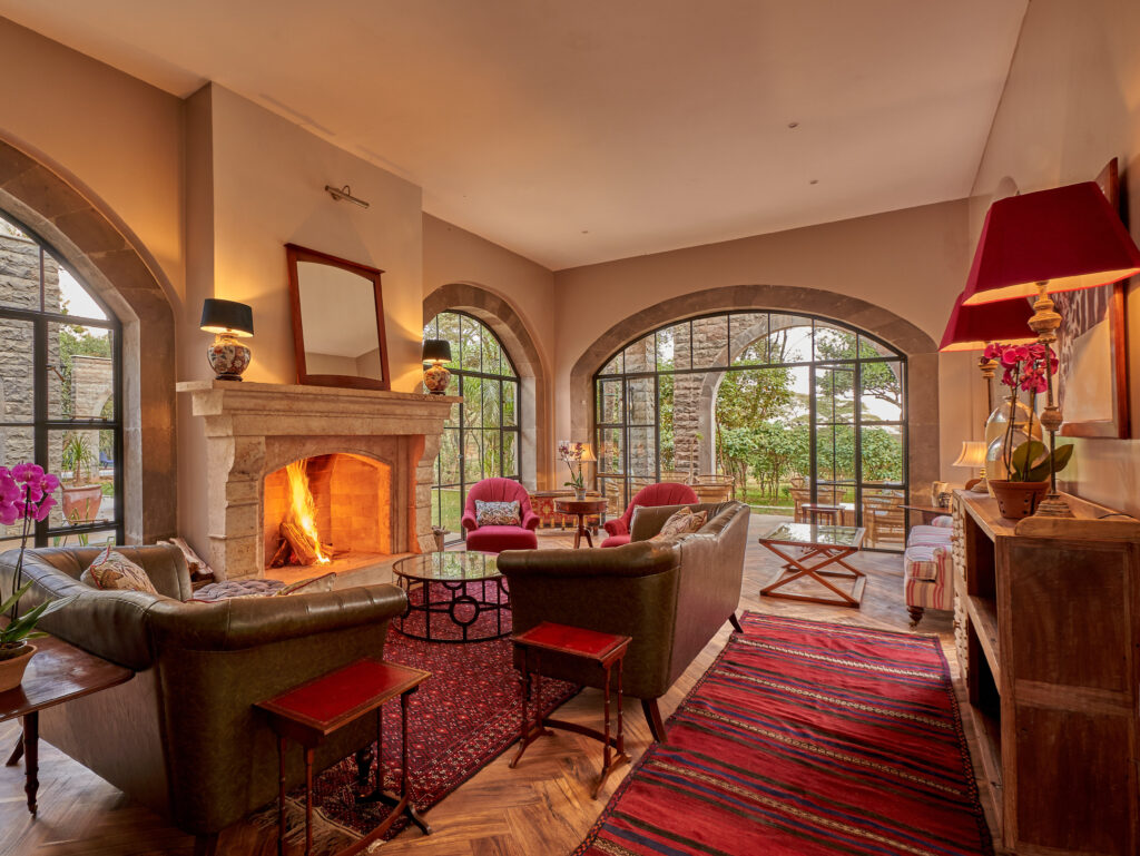 The Retreat interior shot of lounge area | Giraffe Manor | Planet Africa Safaris tailormade safari itineraries in Kenya and beyond